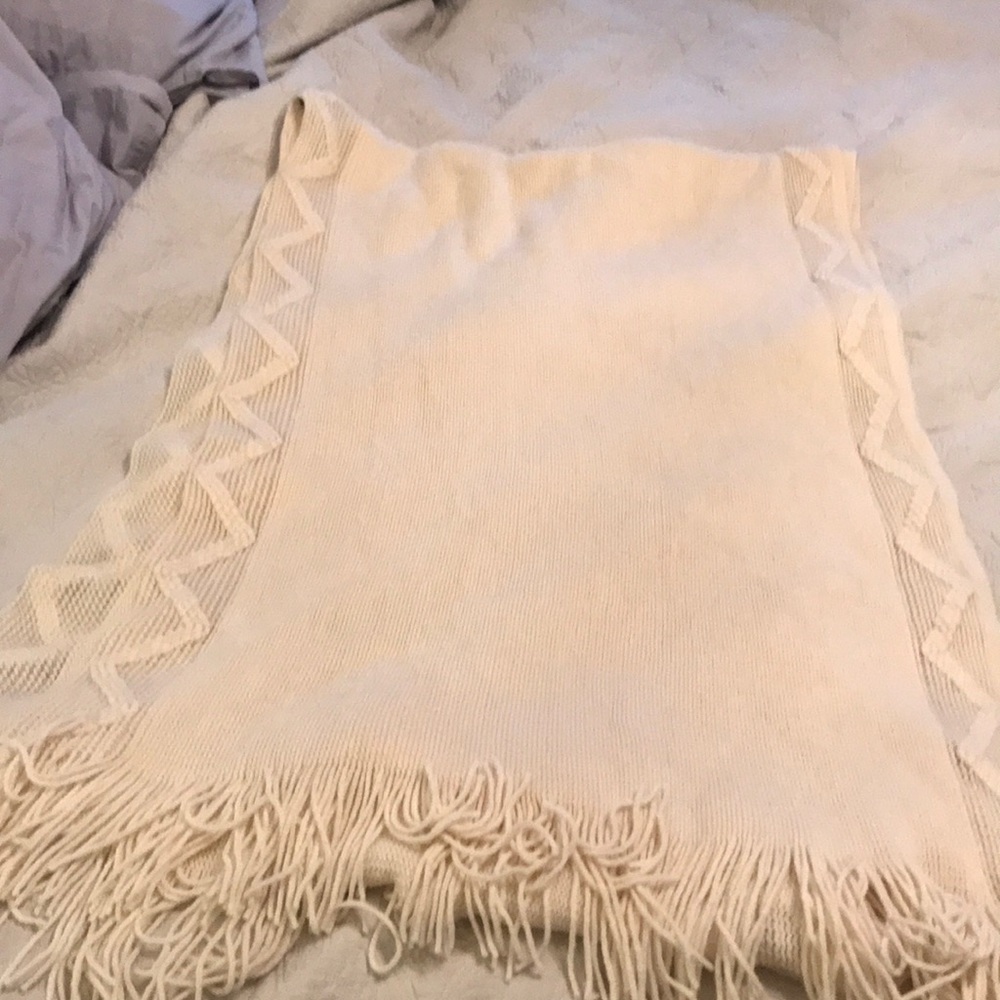 Cream knitted cape/shall
